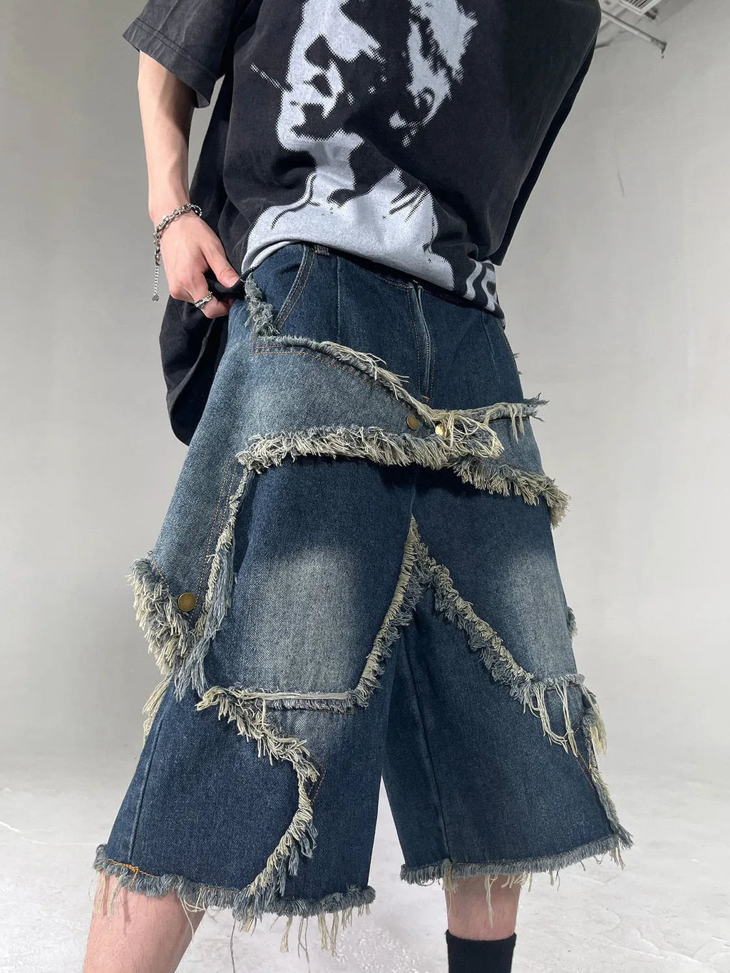 Men's blue denim shorts with frayed five-pointed star detailing and loose fit for summer casual wear