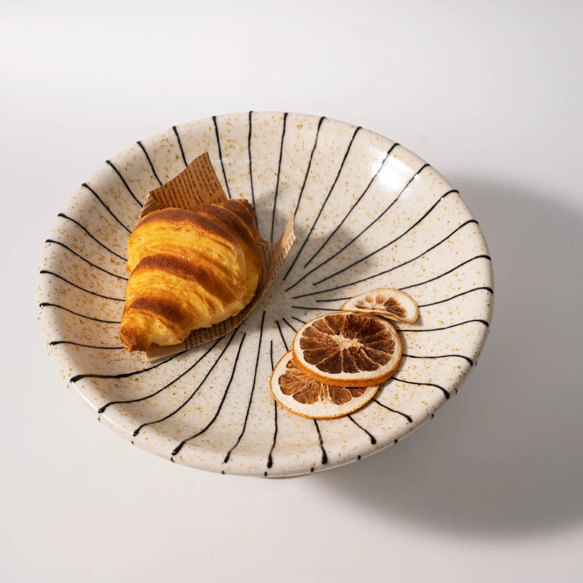 Black and white striped retro style synthetic resin dessert plate for fruits
