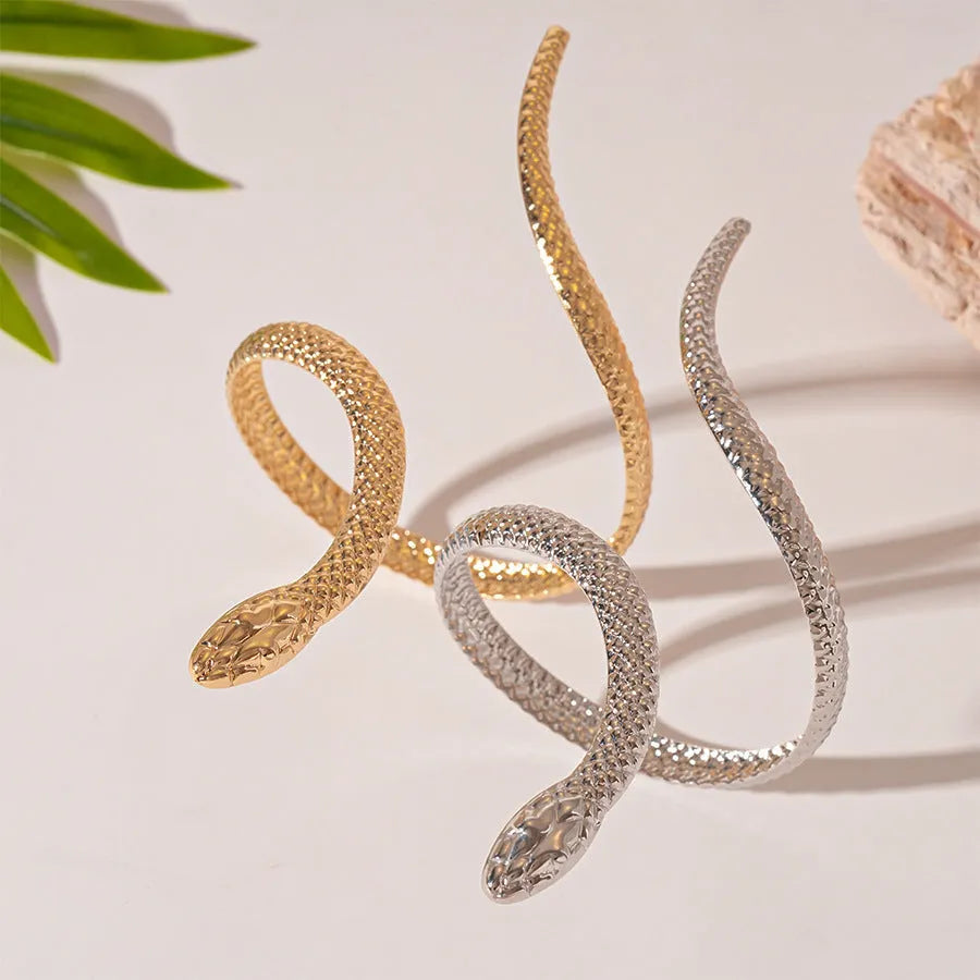 Metal ring and bracelet set with twisted winding snake design in gold or silver colour