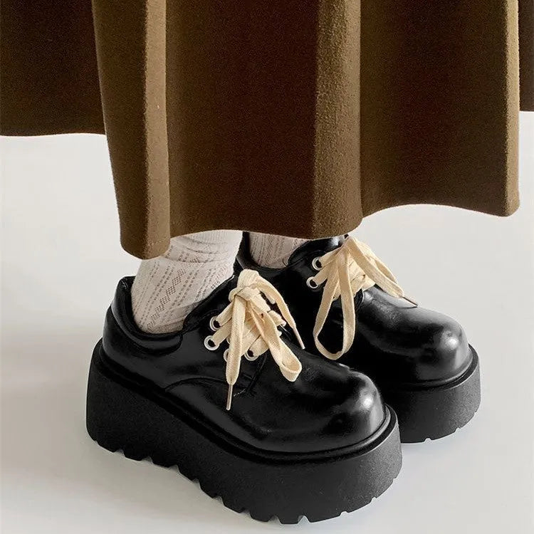 Matte black women's lace-up shoes with a thick rubber sole and a 6-8cm English muffin heel