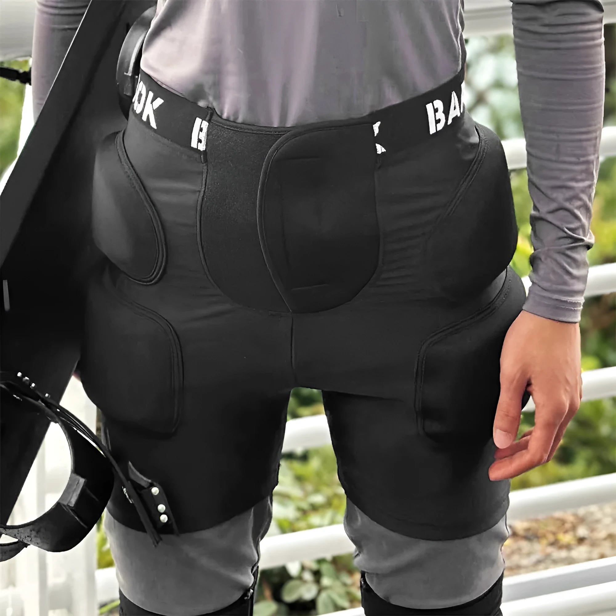 Black spandex and NBR protective hip pad for skating and skiing safety