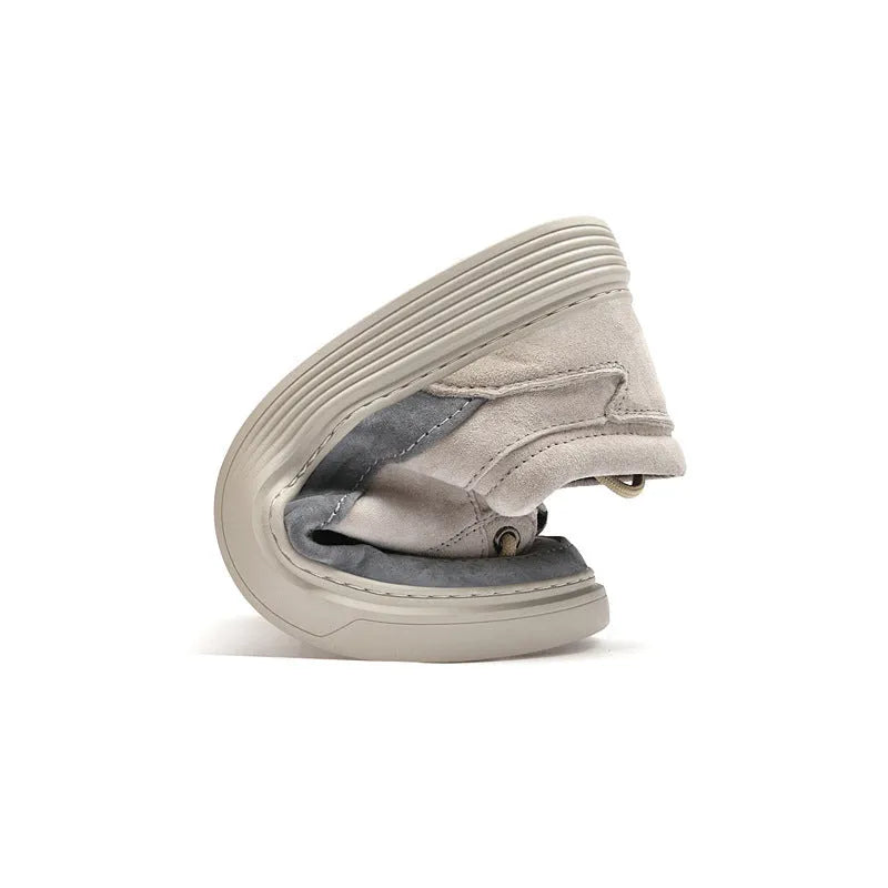 Men's grey casual skate shoes with pigskin leather upper and rubber sole, front lace-up closure