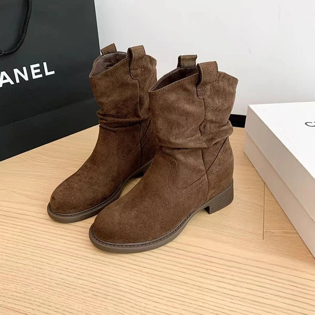 Women's solid colour chunky heel ankle boots in Khaki with suede upper and block heel