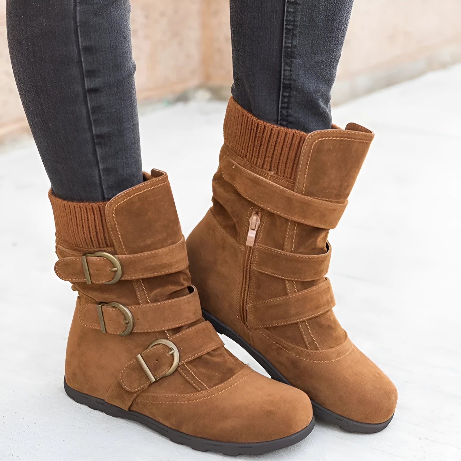 Casual winter boots with strap buckle, round toe, flat heel, cotton lining, in black colour
