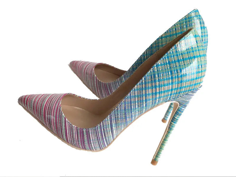 Pink and blue gradient patent leather ladies high heels with pointed toe and slender high heel.