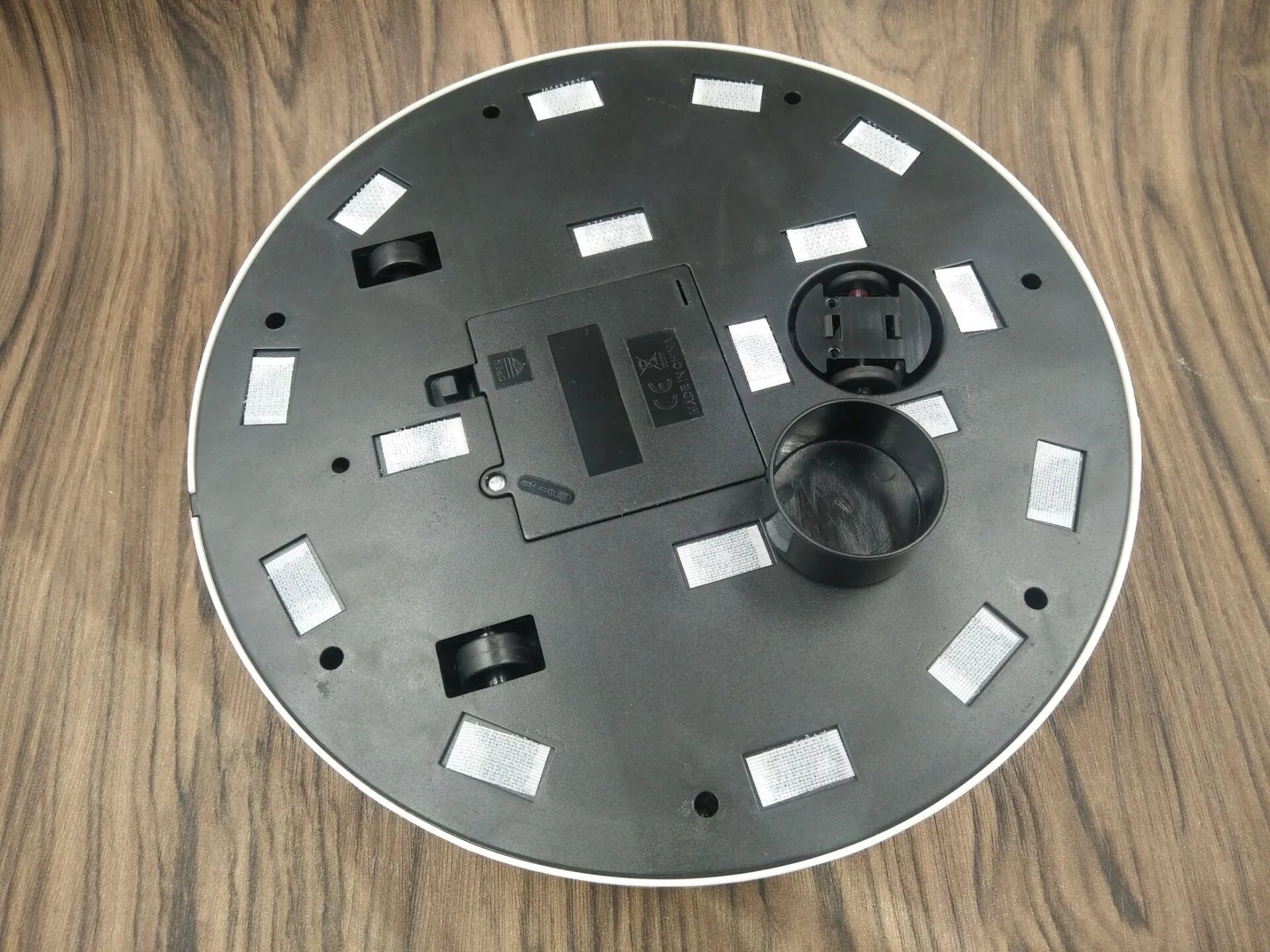 Black and white ABS automatic sweeping robot cleaner 23cm for multiple floor types