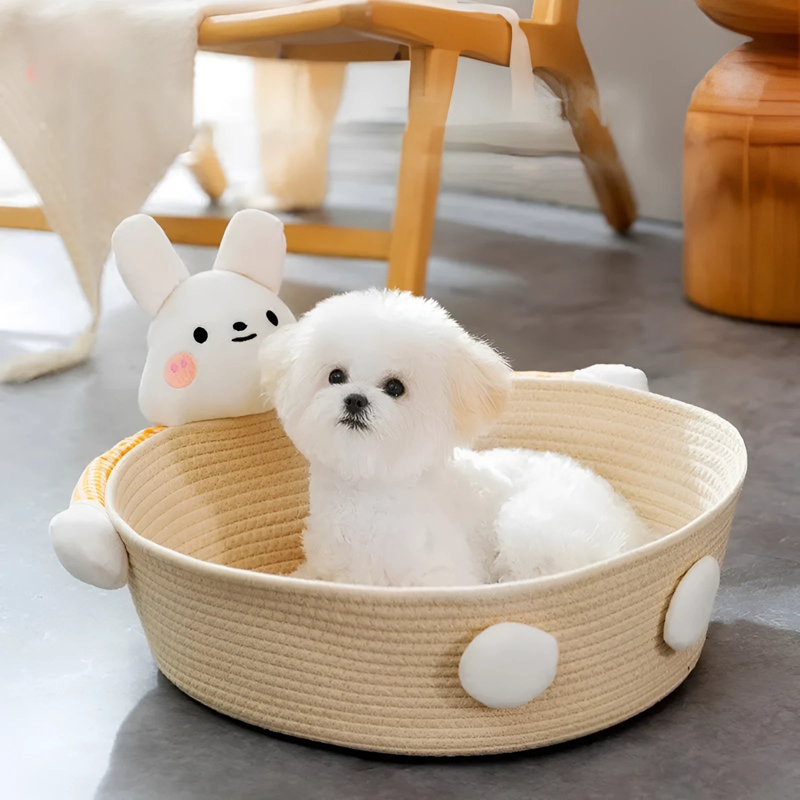Woven cotton rope cat bed with integrated scratch board in bear design