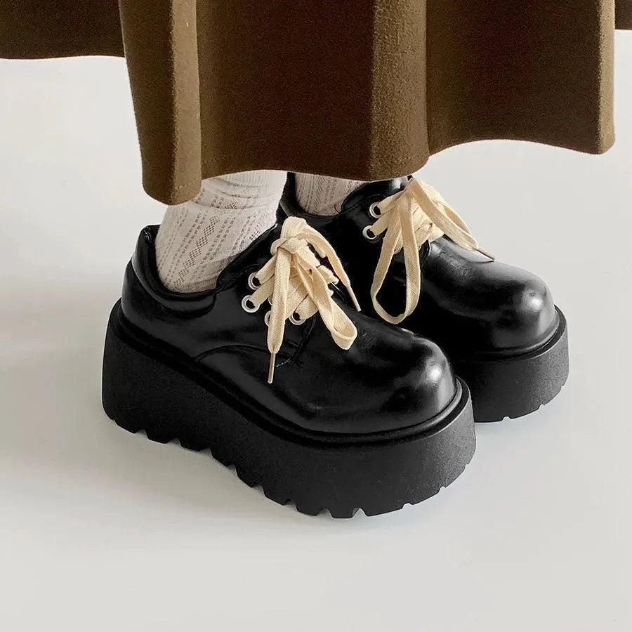 Matte black women's lace-up shoes with a thick rubber sole and a 6-8cm English muffin heel