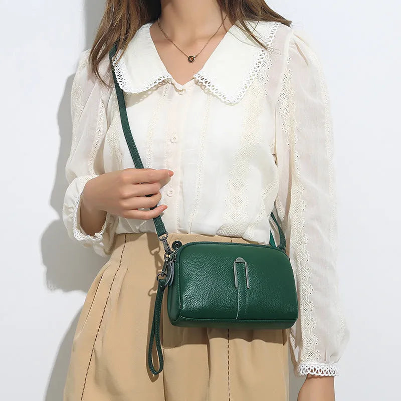 Women's genuine leather shoulder bag in square design with 19x13x6cm dimensions