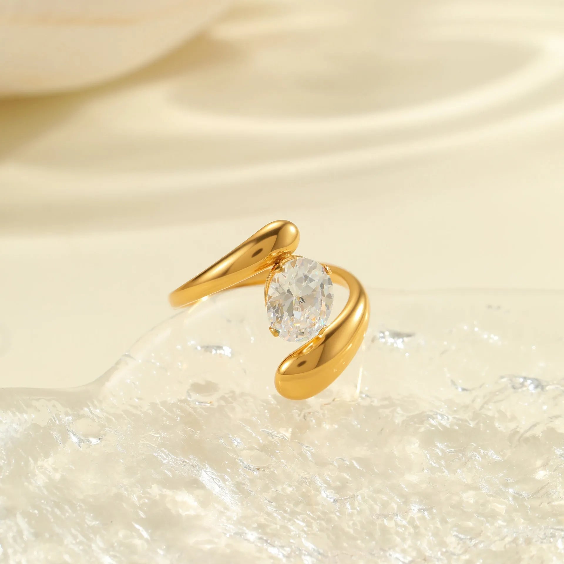 Adjustable stainless steel geometric zircon ring for women in various electroplated colours.