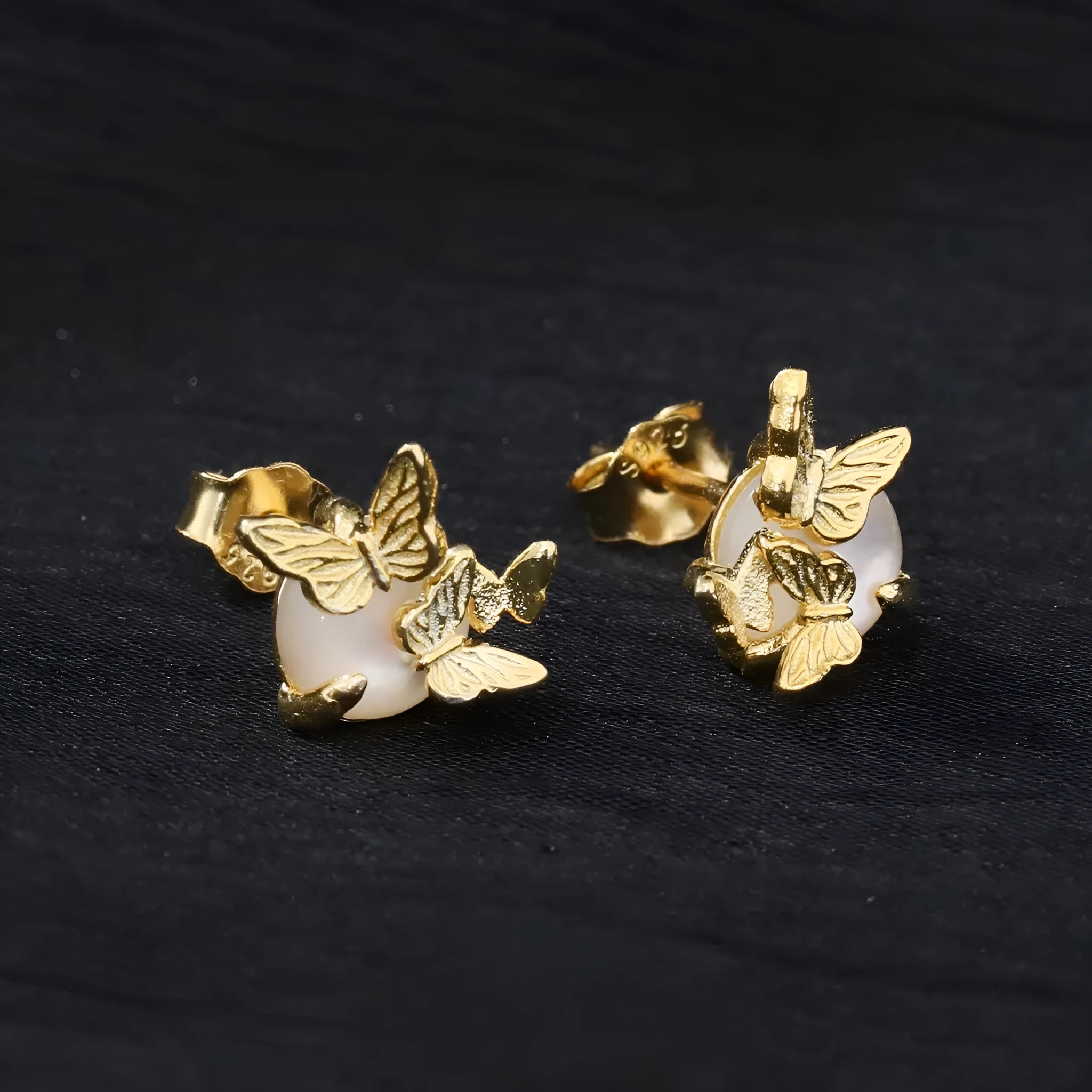 Women's 925 silver butterfly ear studs in electroplated white gold or gold colour with animal zodiac design