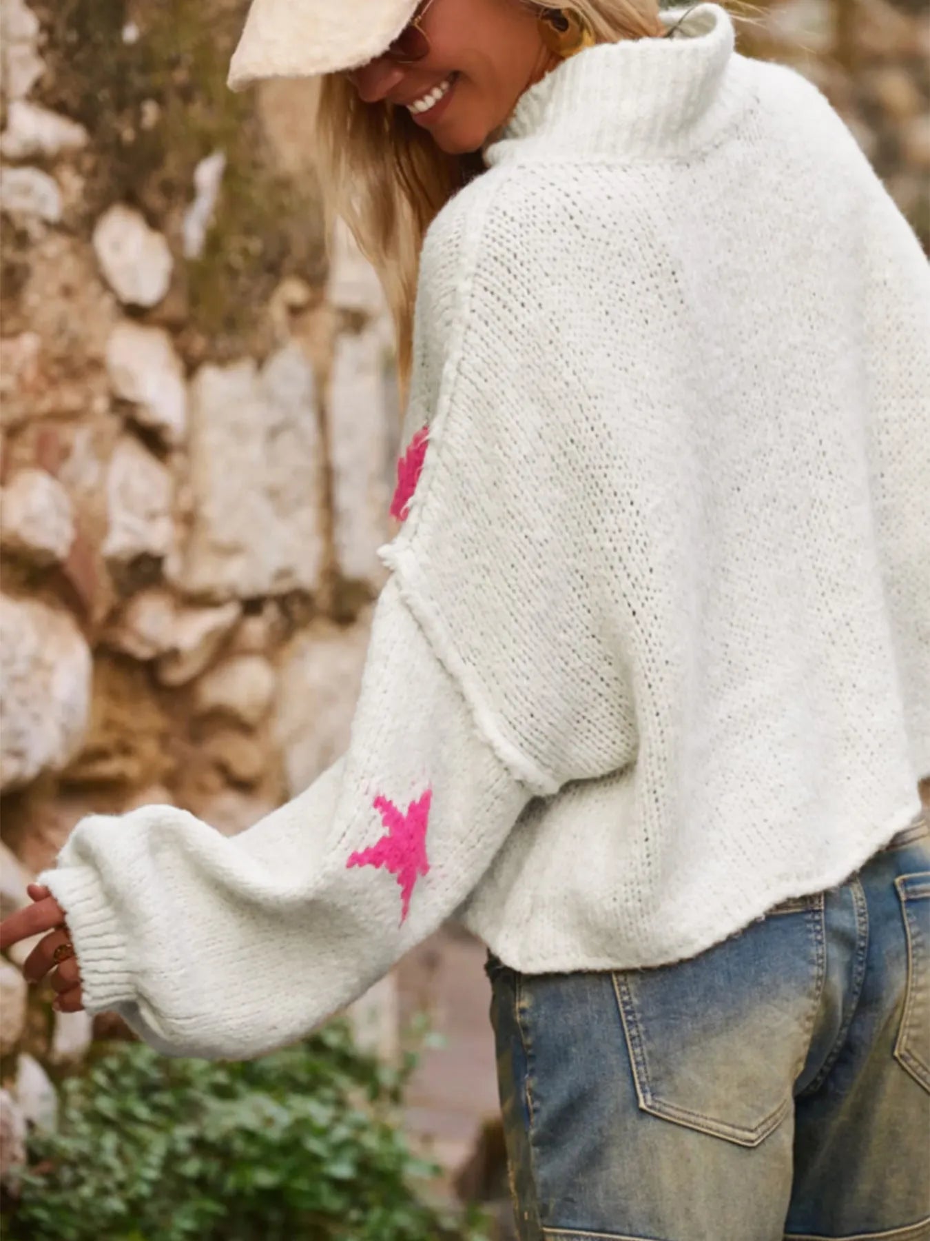 Women's white turtleneck pullover with five-pointed star pattern in thick imitation velvet fabric