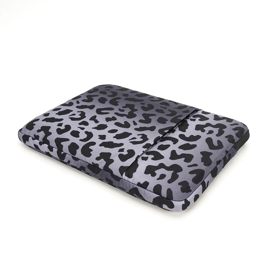Leopard print polyester laptop sleeve for 13-inch to 16-inch computers