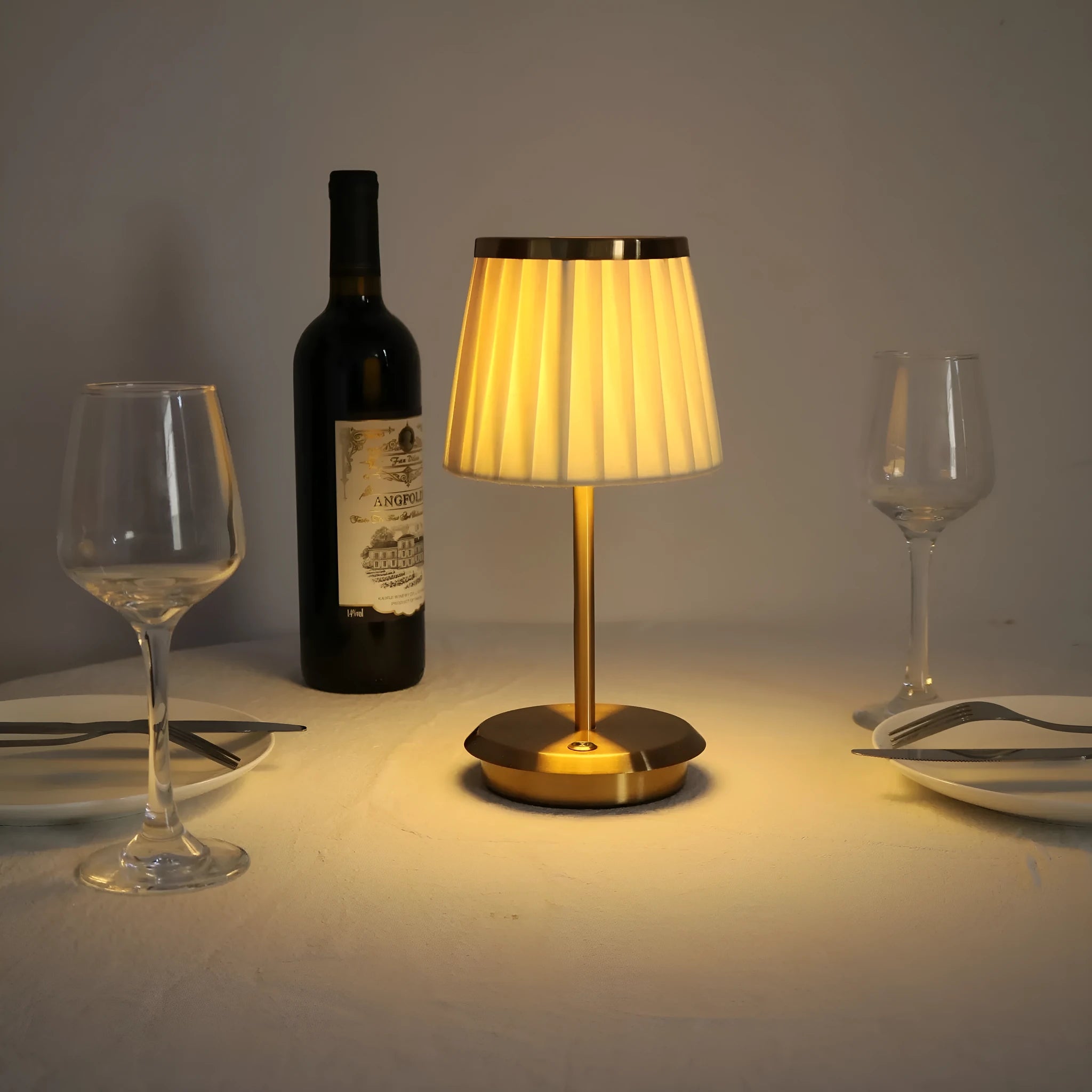 Alloy desk lamp with LED, rechargeable 5200mAh battery, gold silver finish