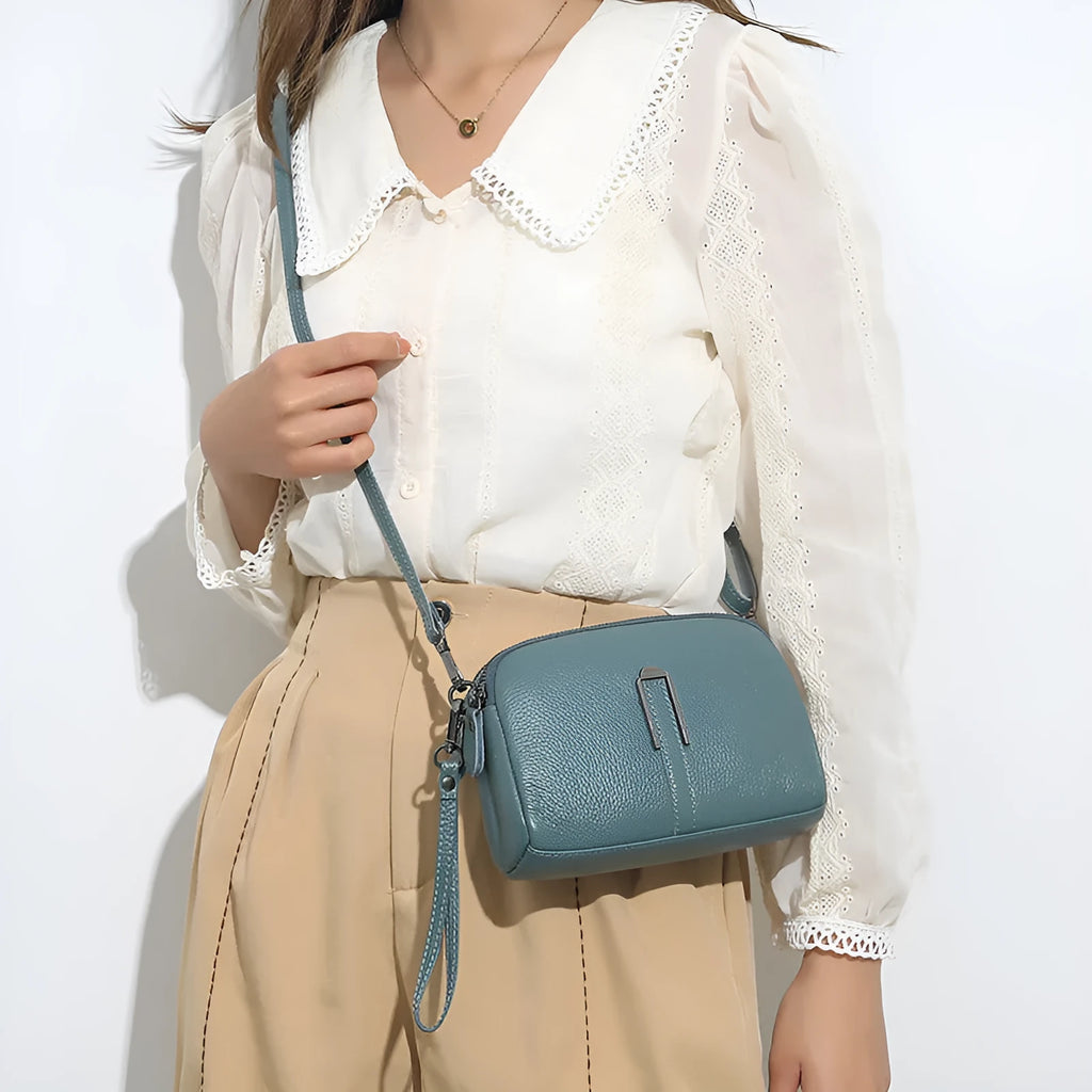 Women's genuine leather shoulder bag in square design with 19x13x6cm dimensions