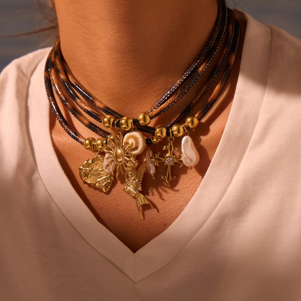 Geometric leopard print stainless steel necklace with gold plating on adjustable 41-50cm chain
