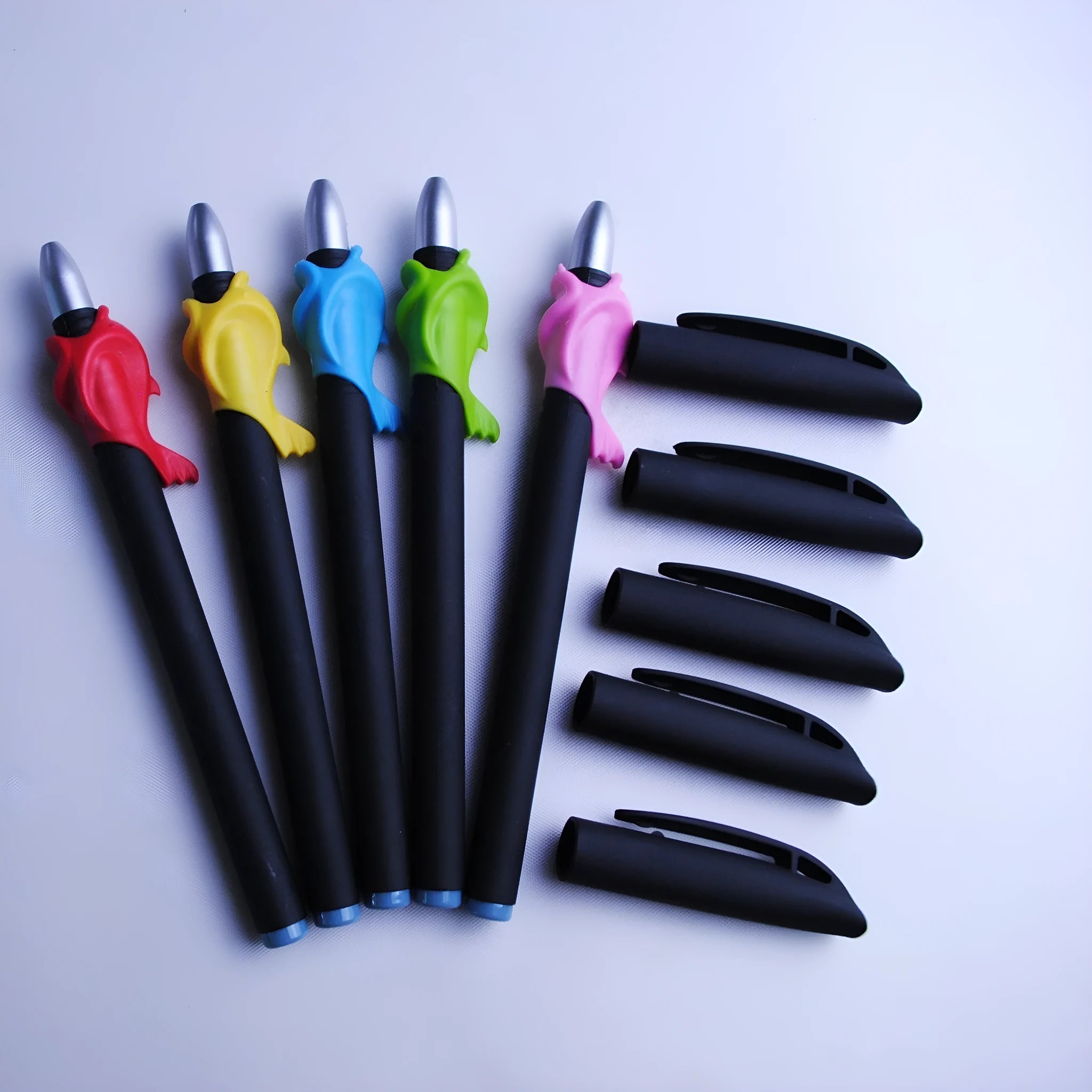 Blue fading ink pen set with 0.5mm tip, eight refills, and plastic pen body measuring 130mm