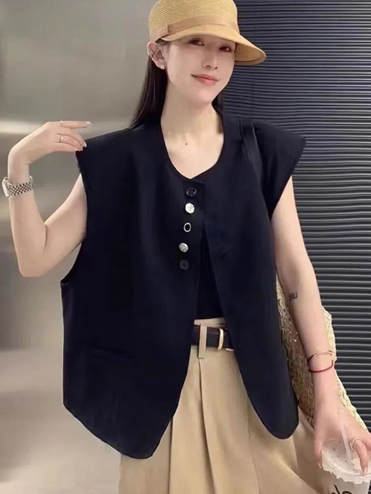 Women's loose-fit polyester vest in solid colour with pocket detailing