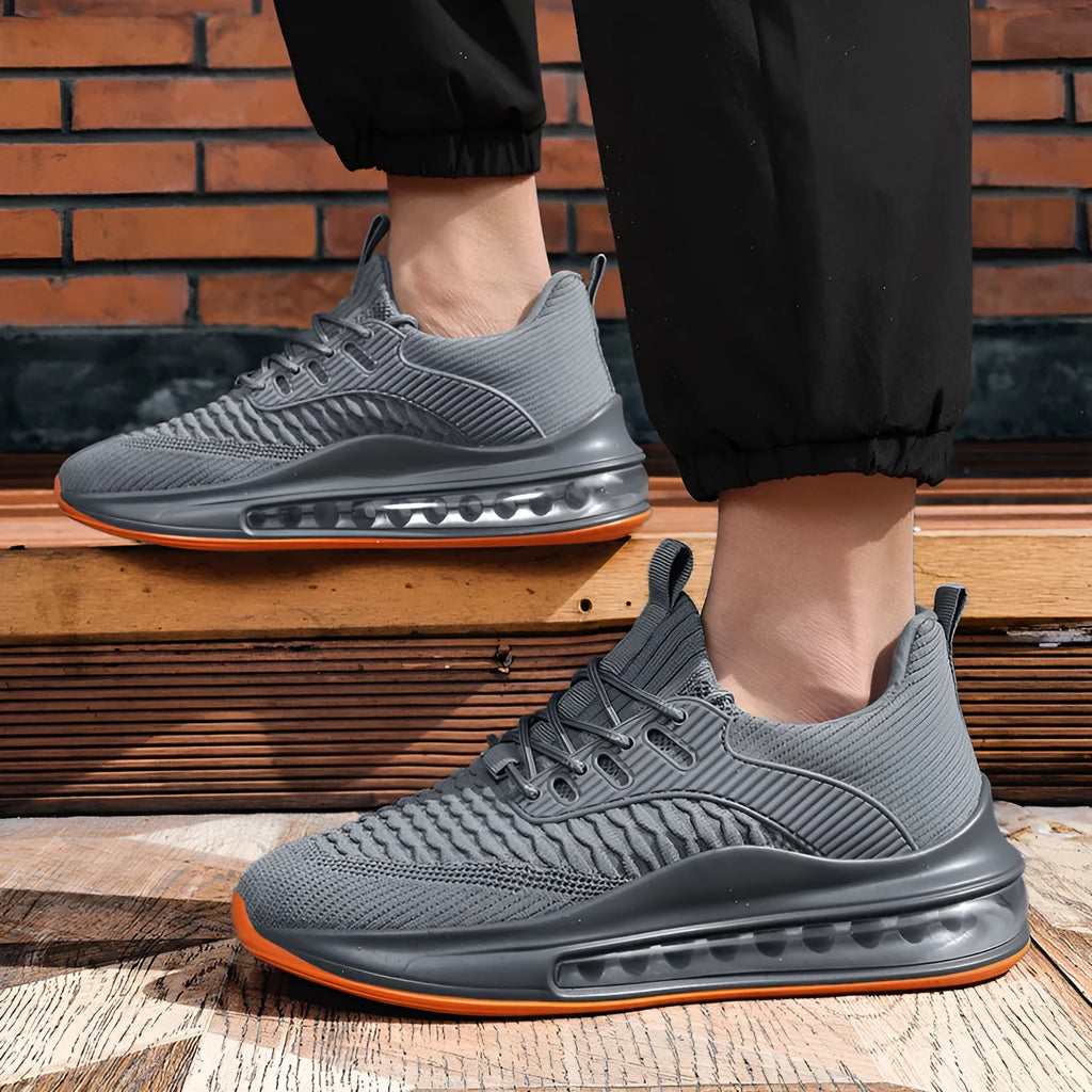 Men's low-top mesh running shoes in black with rubber sole and lace-up front