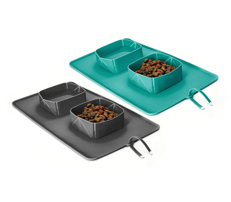 Green silicone travel bowl for dogs and cats, foldable with dual compartments, 600 ml capacity
