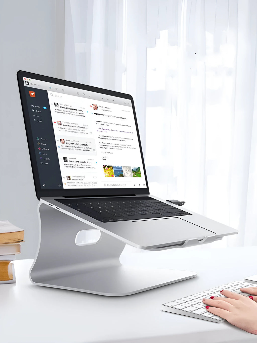 Aluminium notebook cooling bracket with rotary design and stripe-patterned surface in grey or silver