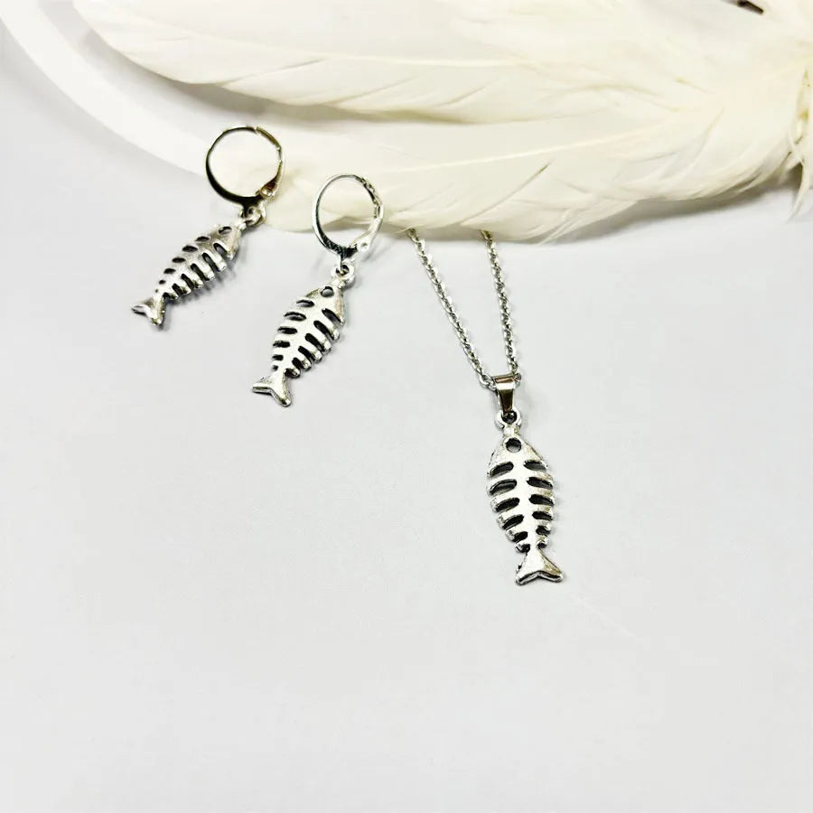 Retro fishbone pendant necklace and matching earrings set with adjustable chain