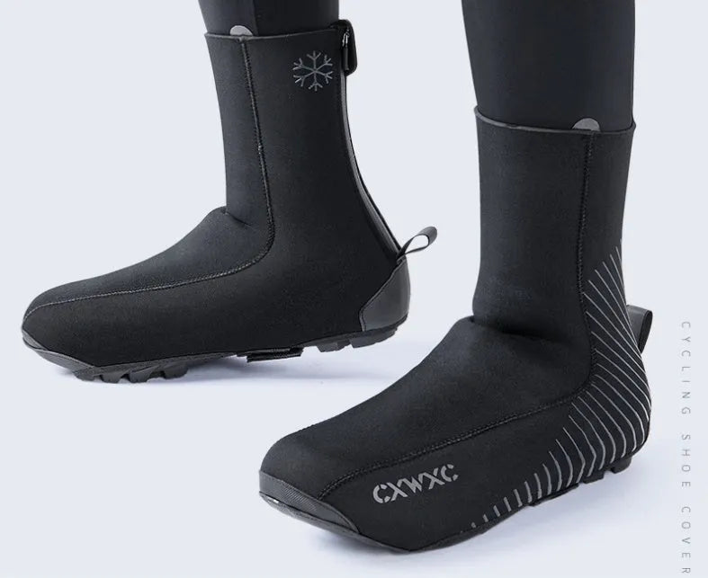 GIYO CX-204 black neoprene cycling shoe covers on a bike pedal