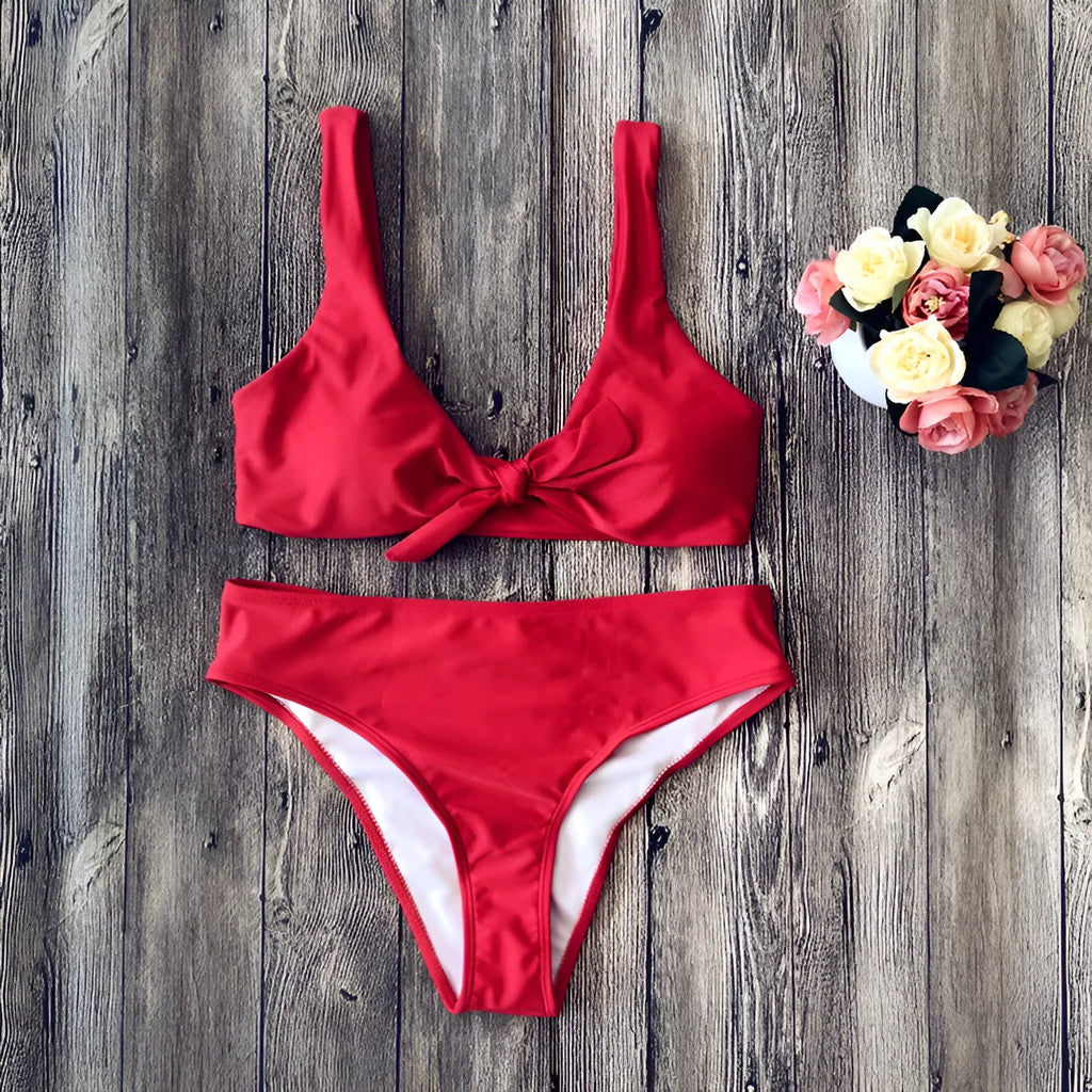Pure colour bikini set in European American style with tight fitting design and sleeveless construction