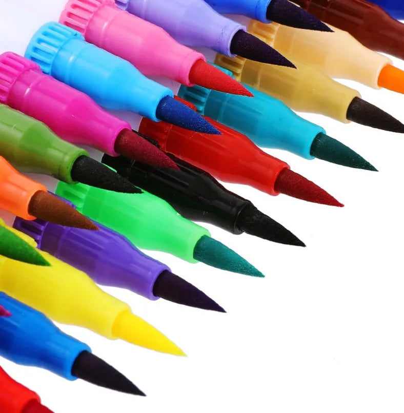 Set of watercolour brush pens with nylon tips in a case, showing multiple colours for illustration and calligraphy.
