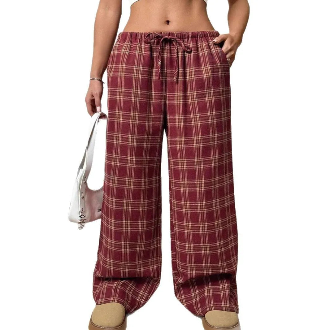 Women's plaid trousers with drawstring waist and side pockets in red or blue colours