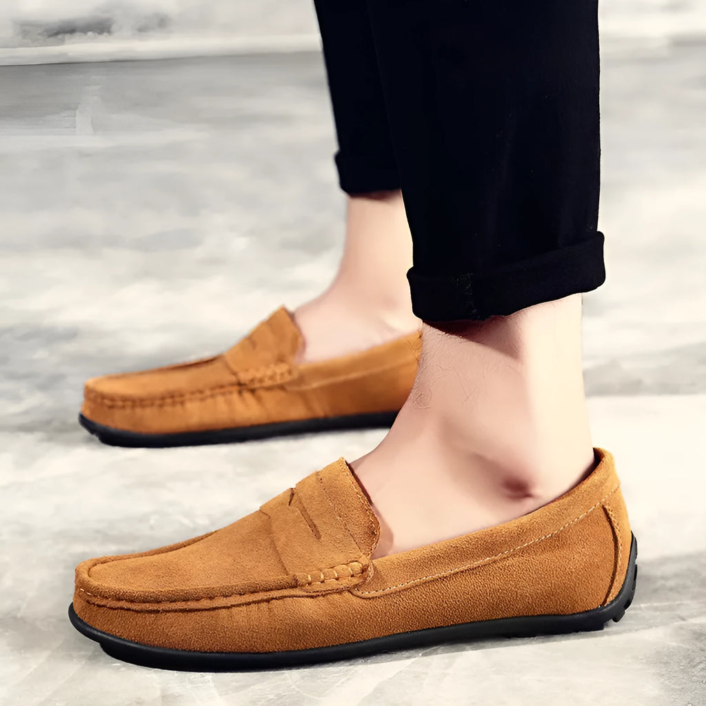 Men's suede leather casual shoes in Gommino style with round toe and flat rubber sole