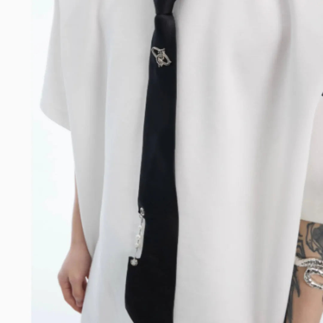 Niche tie stitching short sleeve solid colour top in black with metal decorations, loose fit summer style
