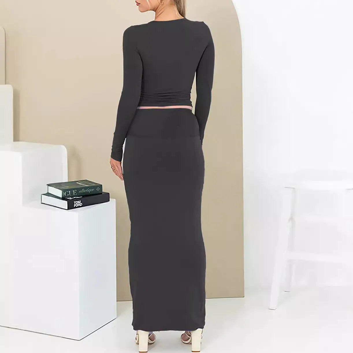 Women's polyester two-piece suit with three-quarter sleeve top and long skirt in sweet style