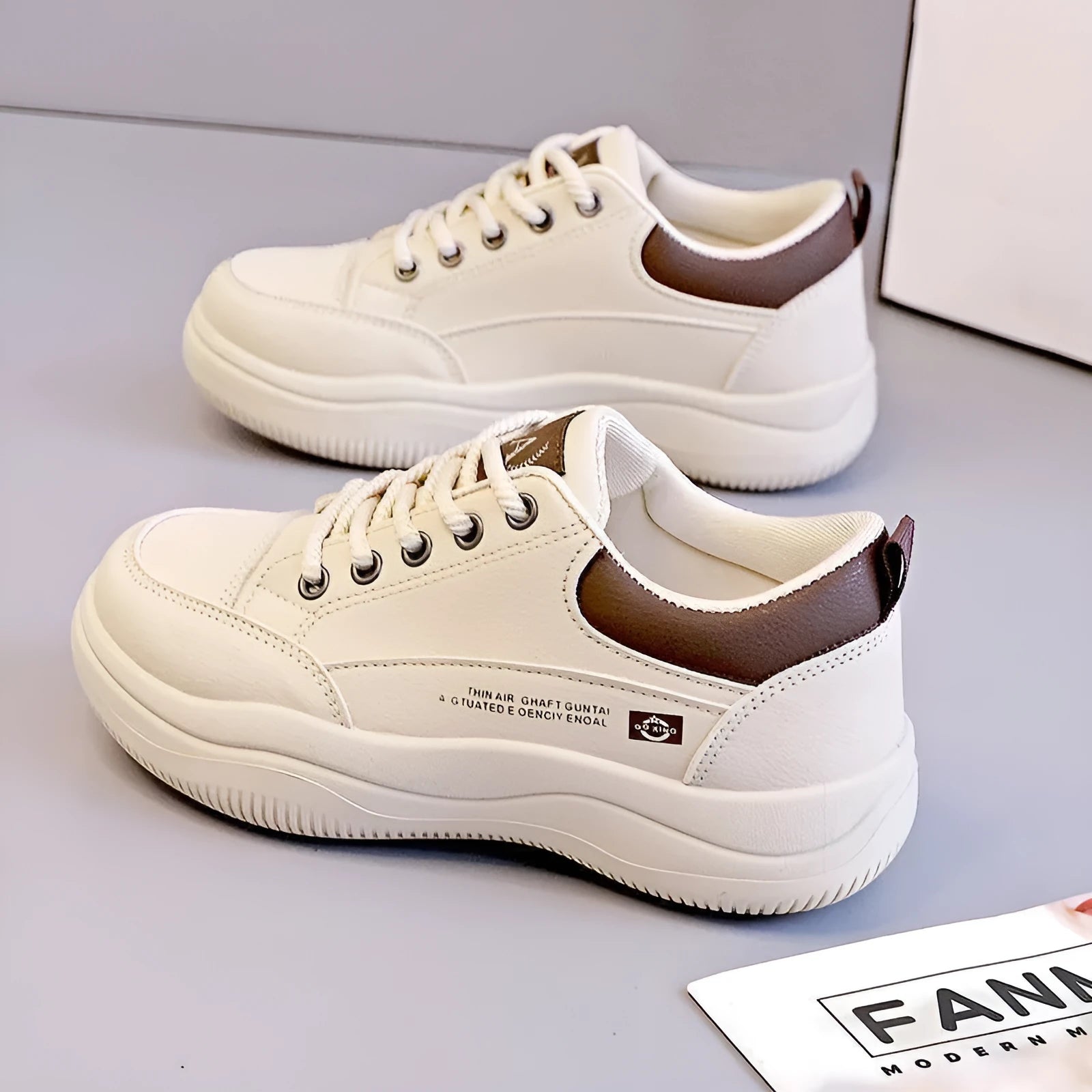 Women's Korean-style white shoes with cross straps, round toe and 3-5cm mid heel