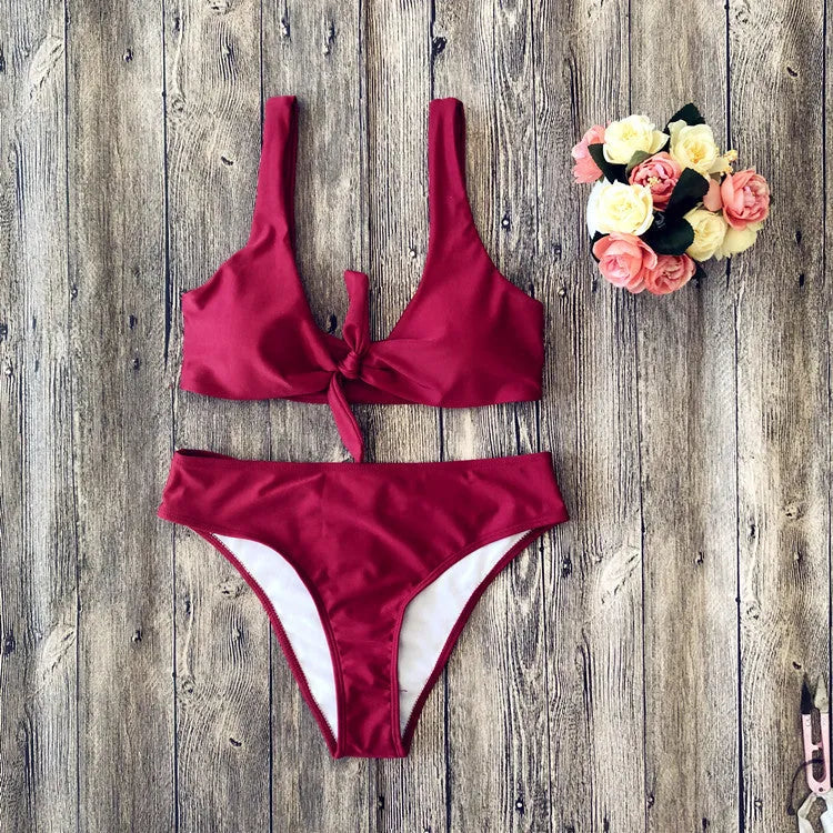 Pure colour bikini set in European American style with tight fitting design and sleeveless construction