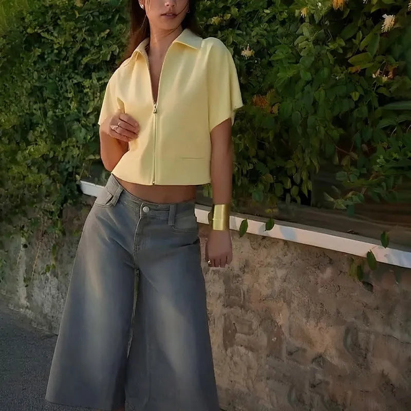 Casual loose-fit polyester top with short regular sleeves in black, white or yellow
