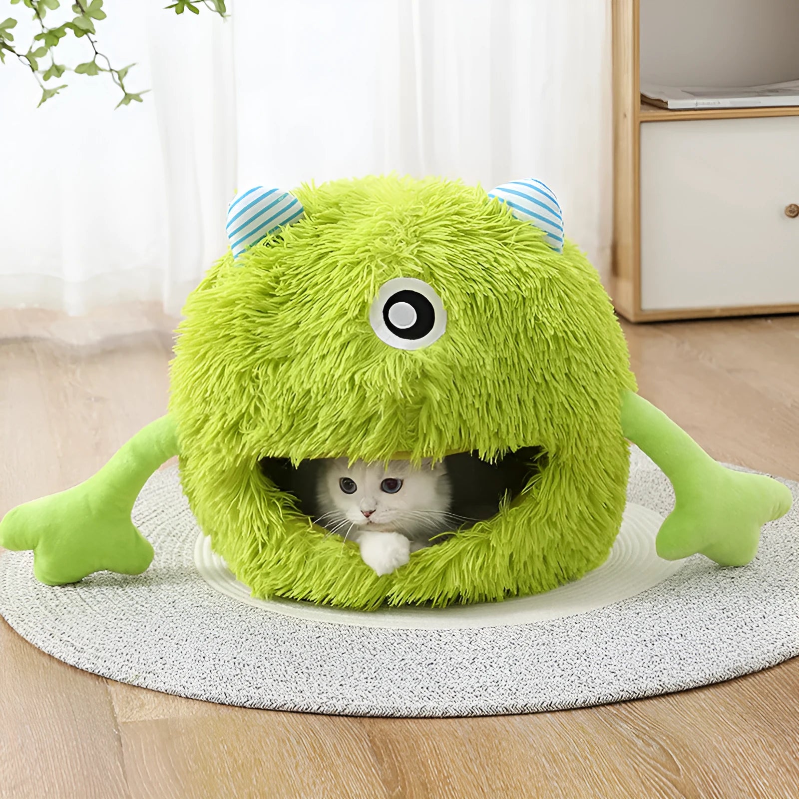 Fluffy round cat bed in three sizes with soft plush material and non-slip base