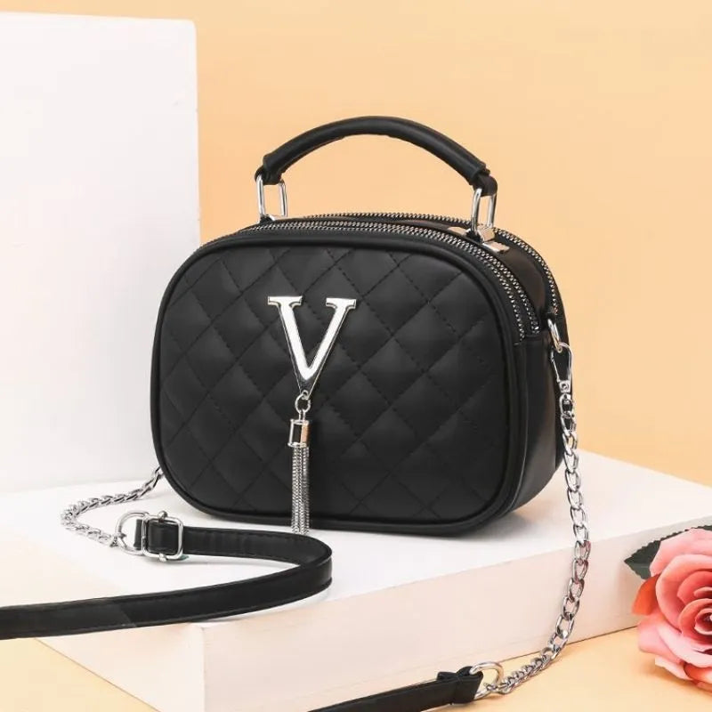 One-shoulder large capacity PU handbag in Deer Black with chain detail, horizontal square shape, 20 cm length