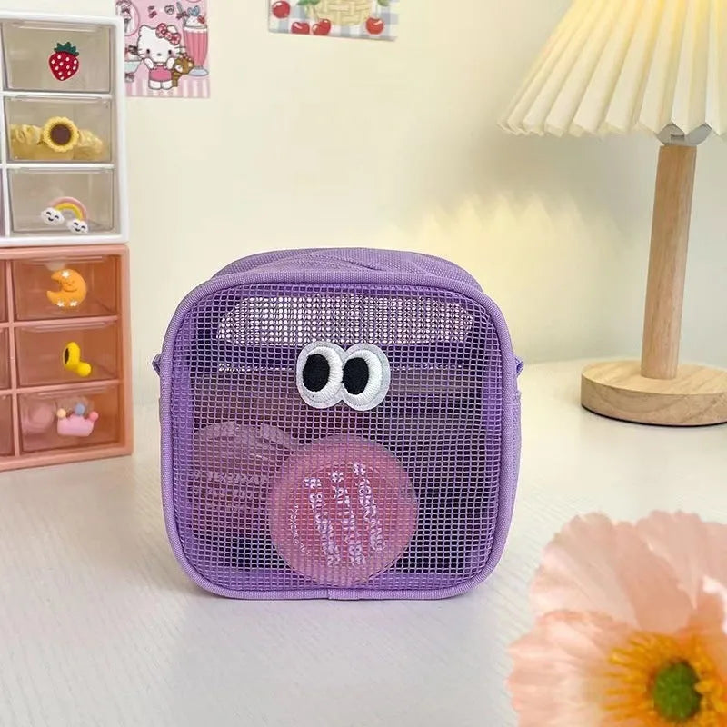 Stereo large capacity mesh makeup wash bag in cube shape, polyester, with zip closure, on a table