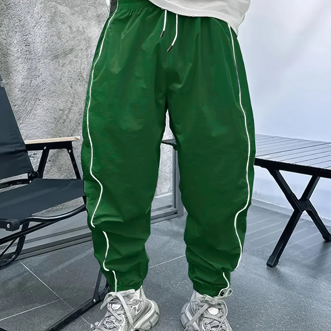Men's casual sports trousers in bamboo fibre with cropped length and loose style fit