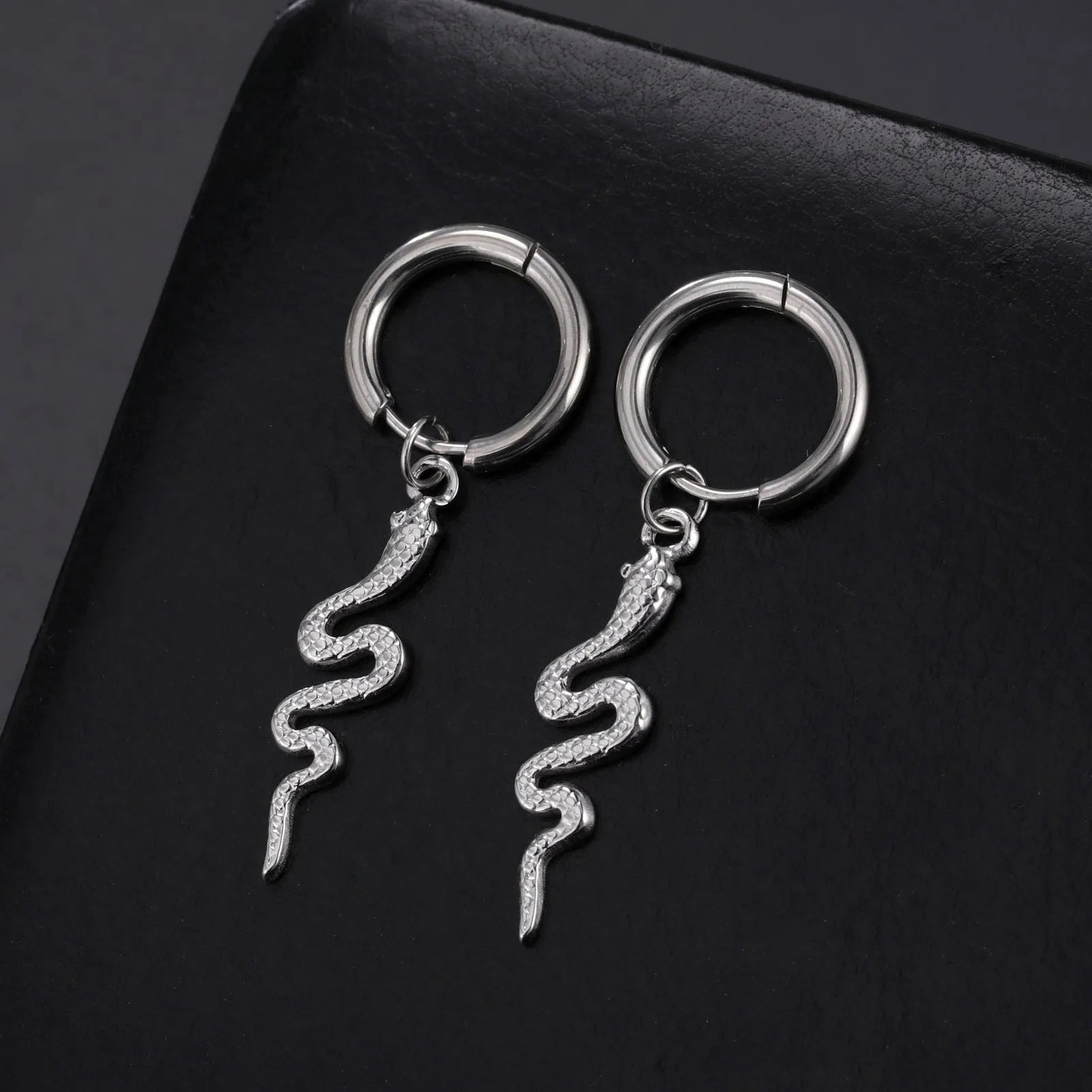 Snake-shaped vintage clip earrings in stainless steel with gold plating
