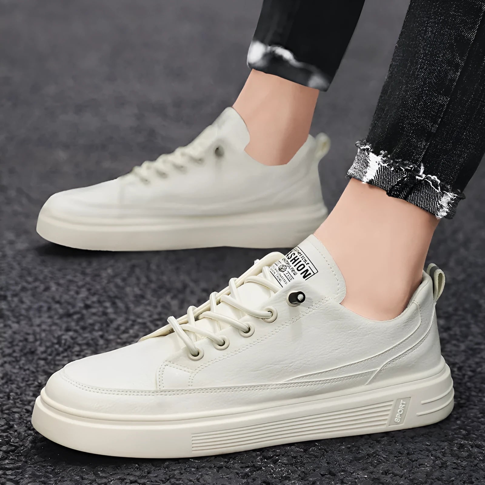 Men's Korean-style breathable canvas sneakers in beige with rubber sole and low-top design