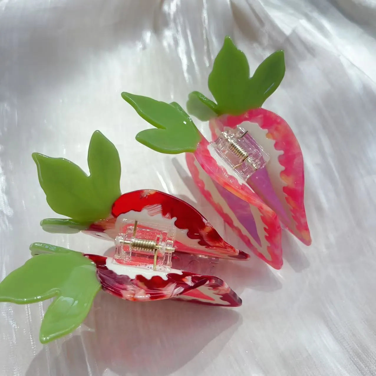 Love Honey strawberry motif hairpin in red or pink colour, handcrafted in a pastoral style.