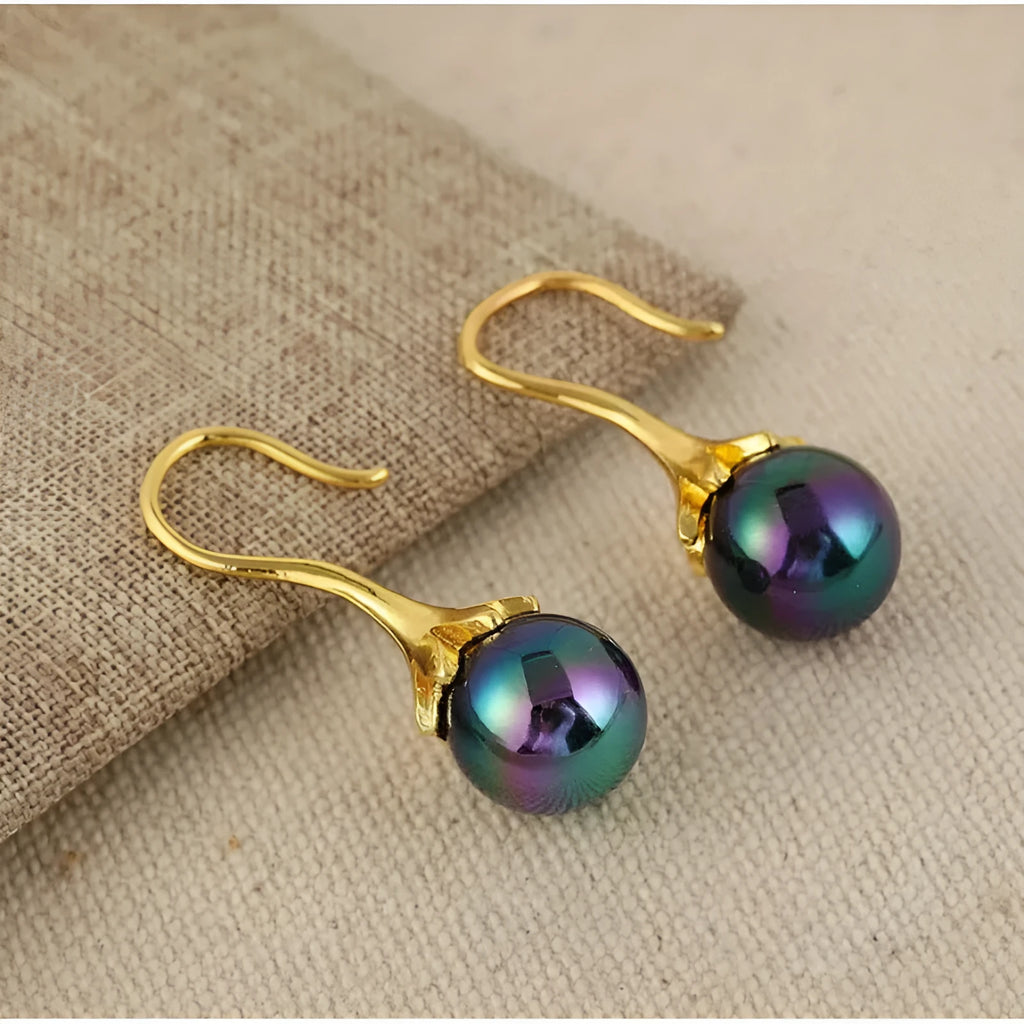 Retro fashion women's earrings with gold electroplating on alloy, personalised creative design