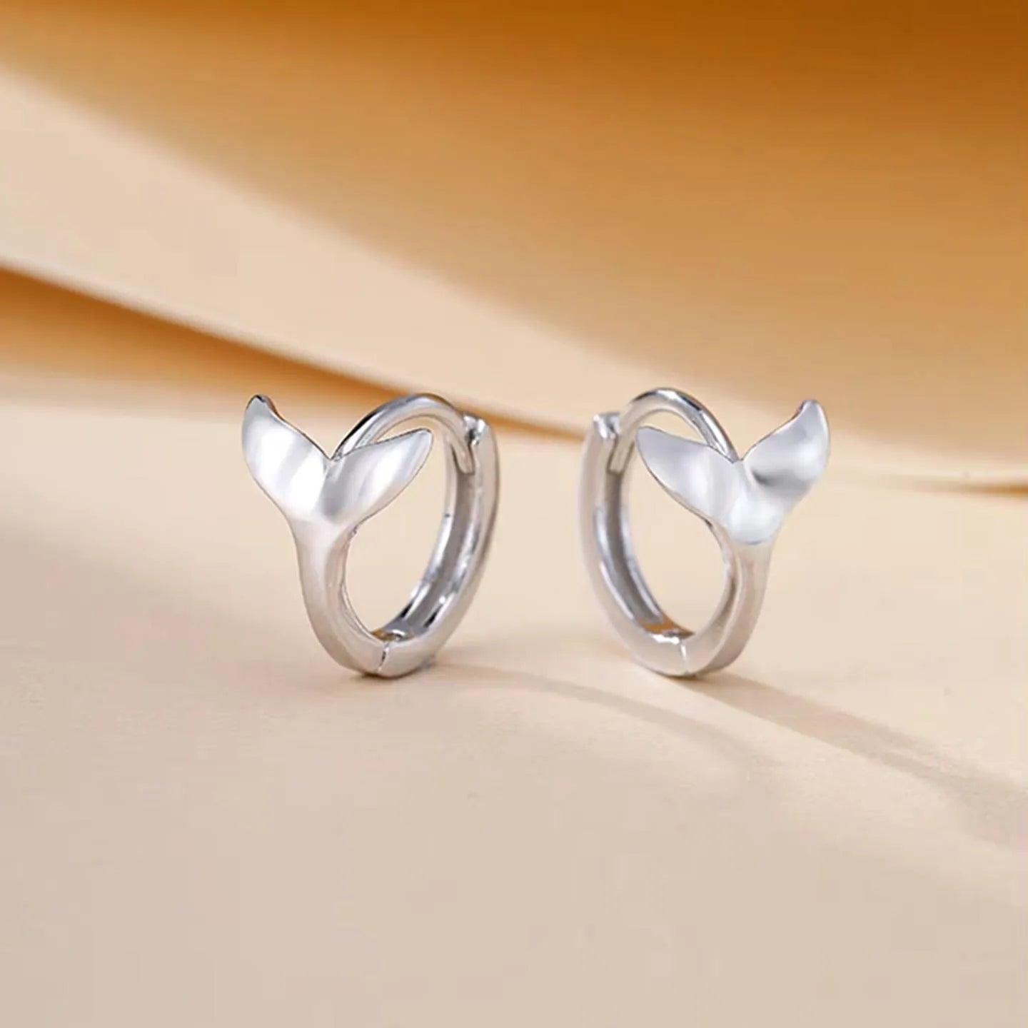 Women's fashion fishtail earrings in electroplated copper with white gold or yellow gold colour options