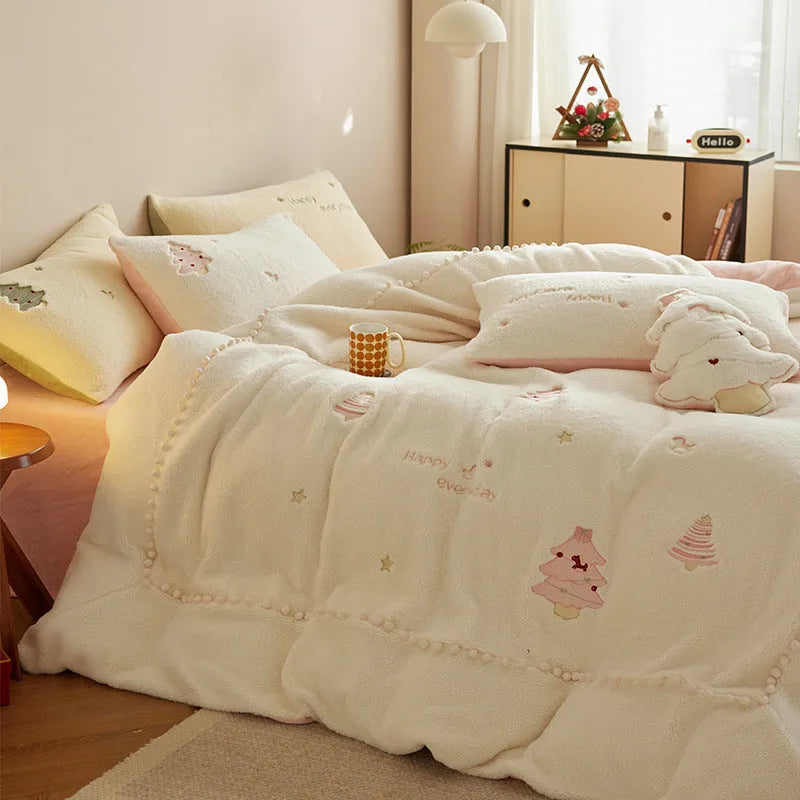 Winter milk fibre bedding set with green Christmas tree pattern on quilt cover and pillowcases
