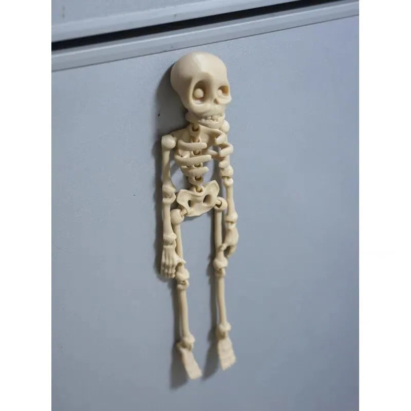 3D printed skull refrigerator magnet showing dimensional details and 18cm height proportions