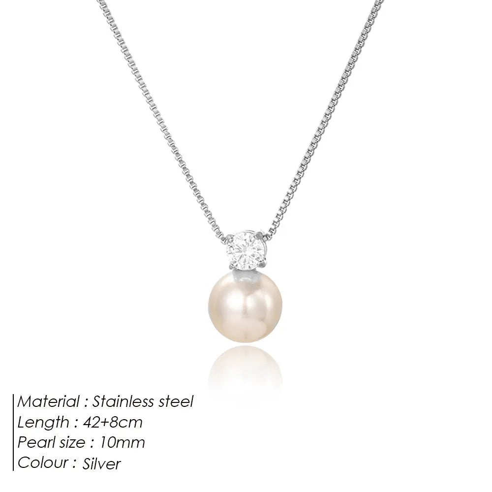 St Delan stainless steel necklace with imitation pearl and zircon pendant in gold colour.