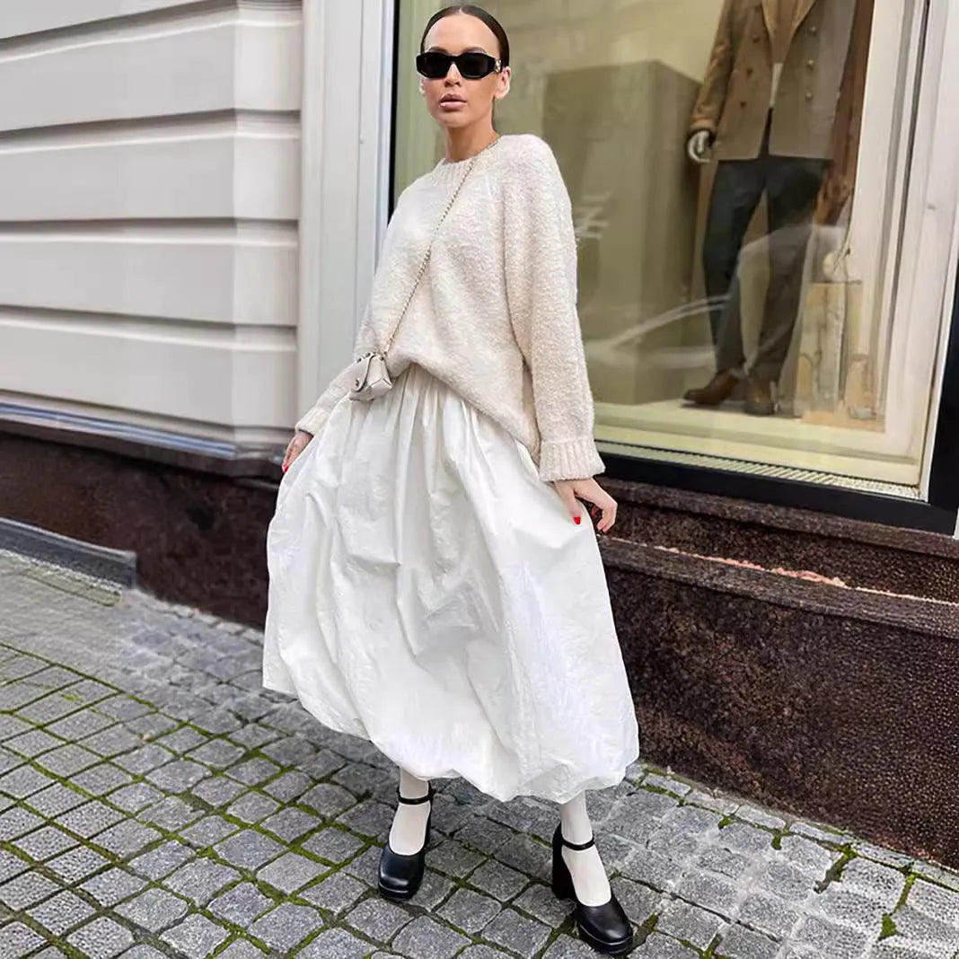 Women's solid colour long cotton skirt with elastic waistband in black or white