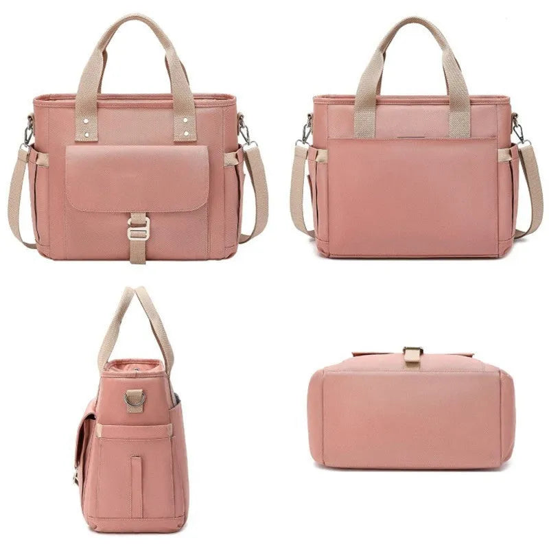 Cube-shaped hiking picnic bag in Oxford cloth with a removable shoulder strap and side pocket.